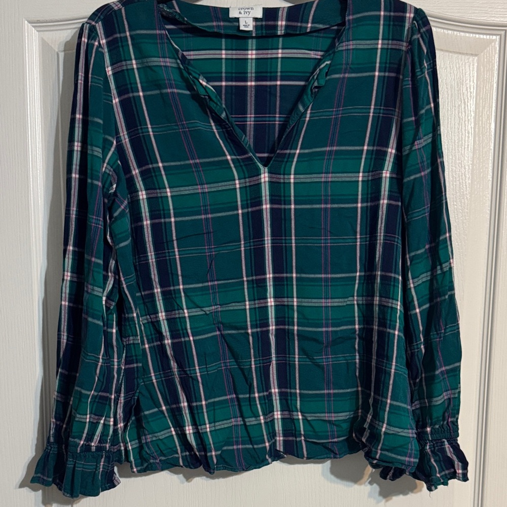 crown & ivy Green Plaid V-Neck Blouse
